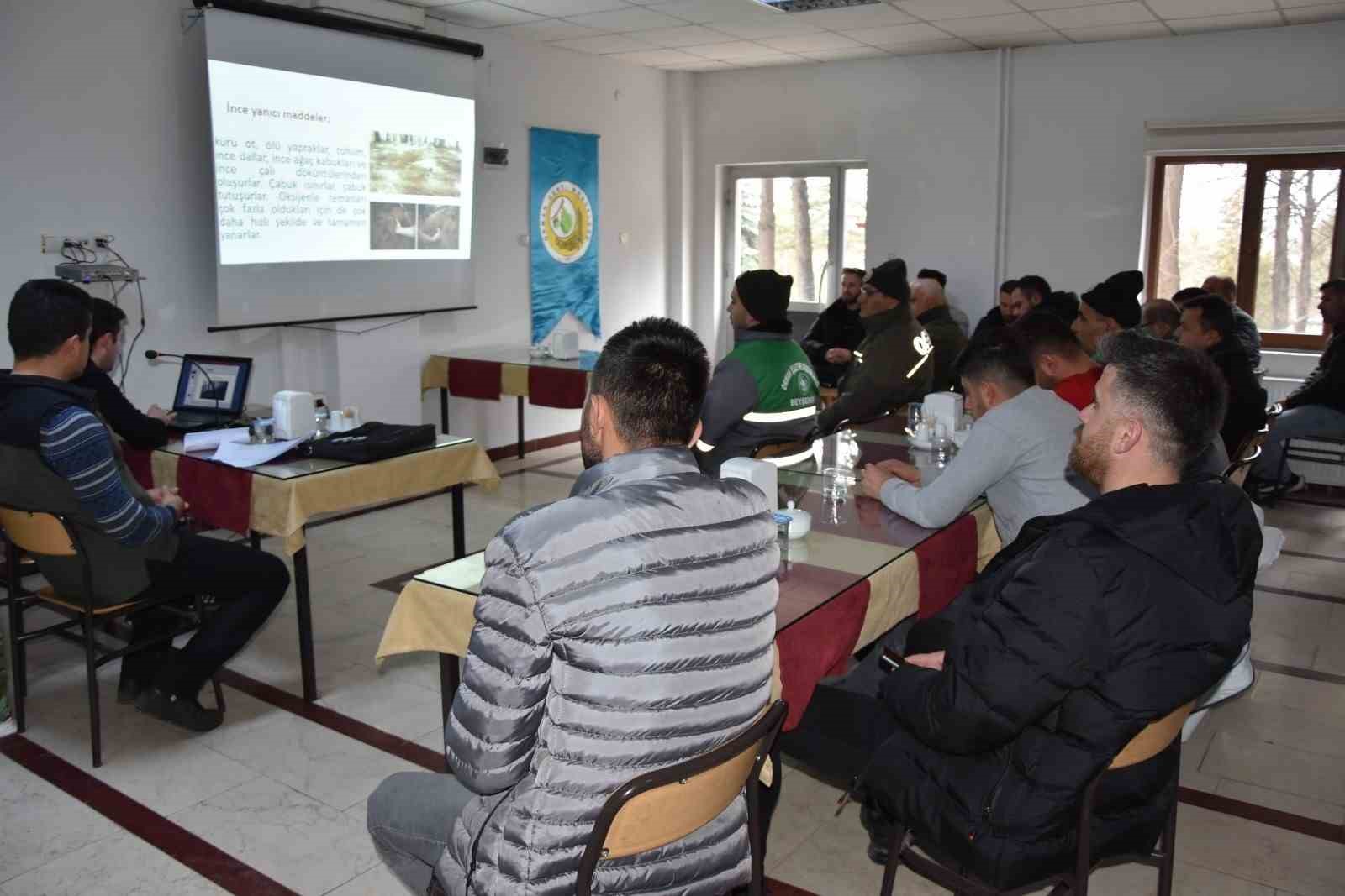 Beyşehir’de orman yangınlarına karşı müdahale eğitimi verildi
Beyşehir’de orman yangınlarına karşı müdahale eğitimi verildi