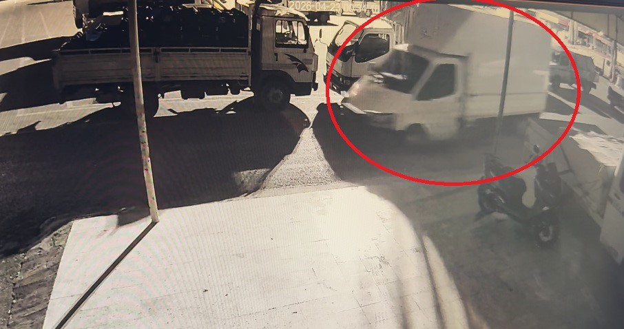 Biber yüklü kamyoneti çaldılar, biberleri satıp parasını harcayamadan yakalandılar
