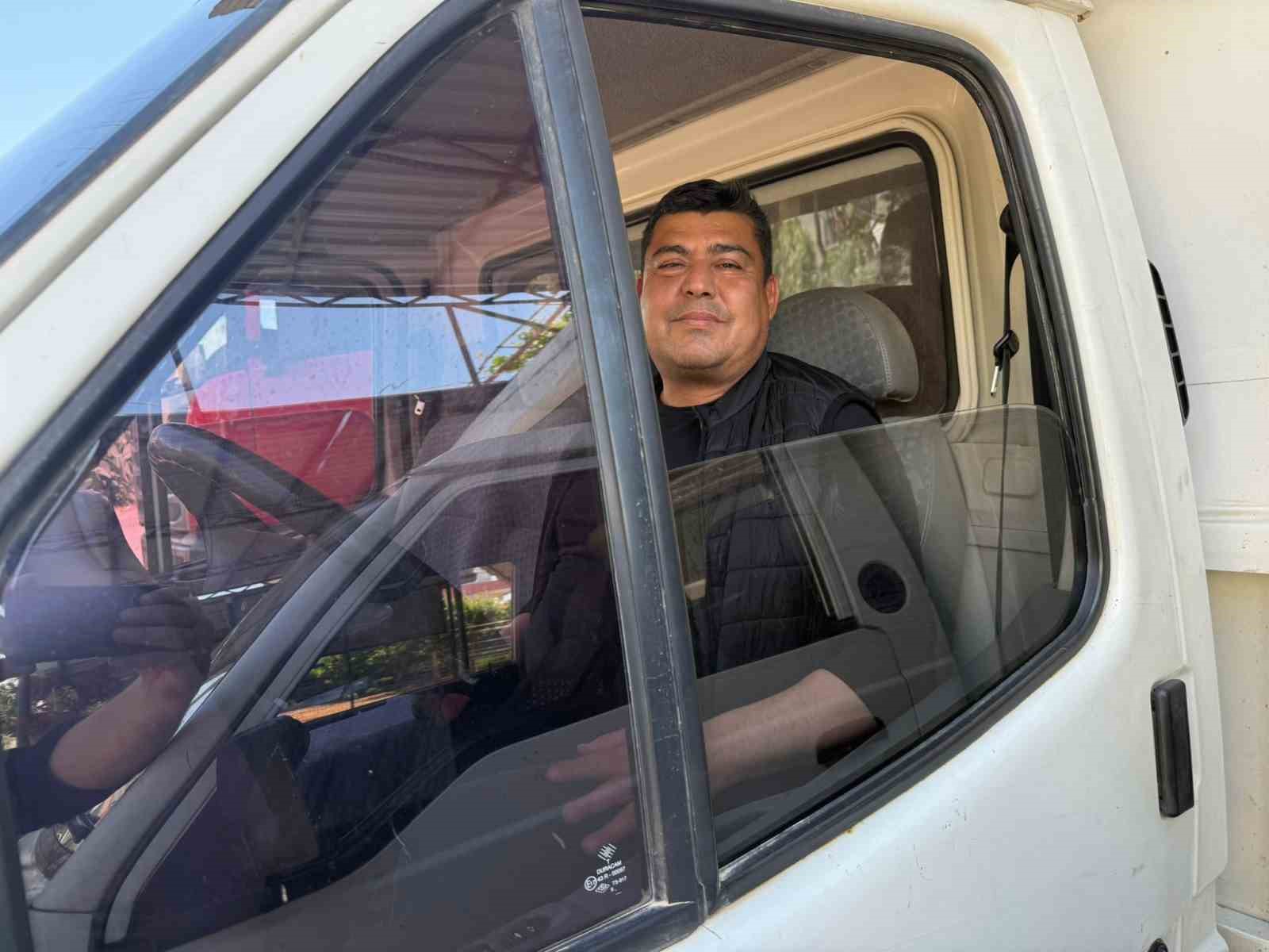 Biber yüklü kamyoneti çaldılar, biberleri satıp parasını harcayamadan yakalandılar
