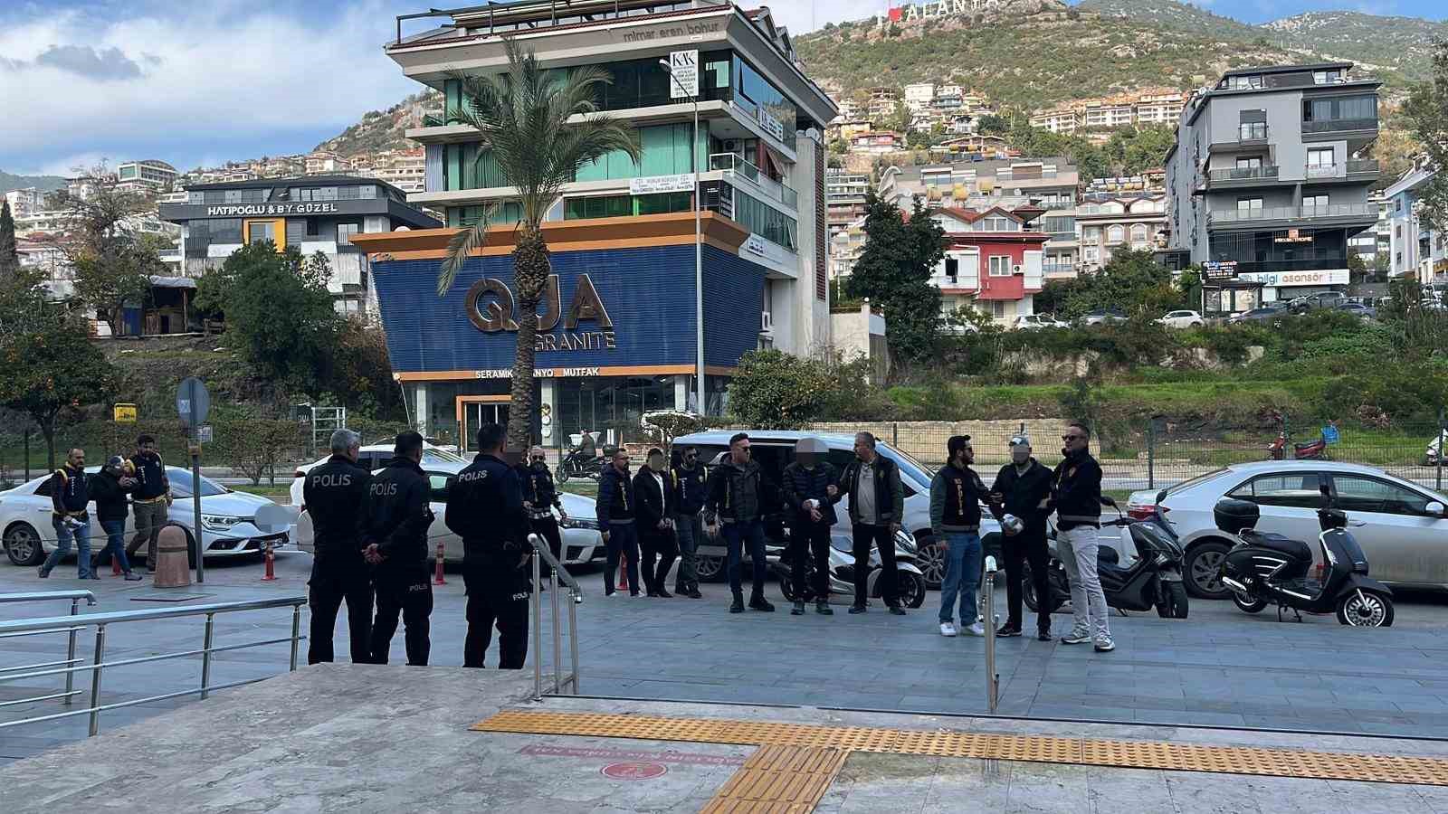 Bıçak ve zincirlerin kullanıldığı kavganın şüphelileri adliyeye sevk edildi
