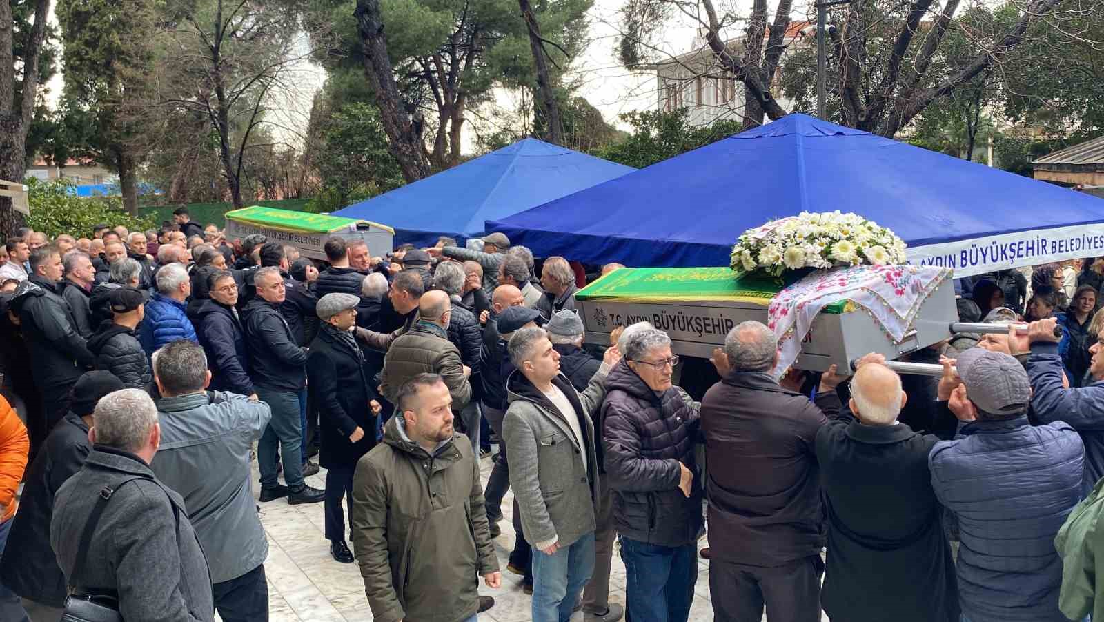 Bıçaklanarak öldürülen yaşlı çift son yolculuklarına uğurlandı
