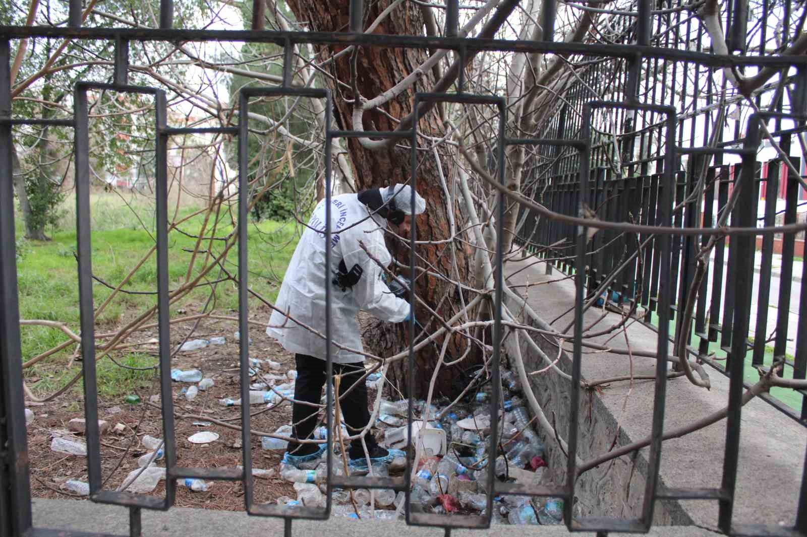 Bıçaklanarak öldürülen yaşlı çiftin evinde incelemeler sürüyor

