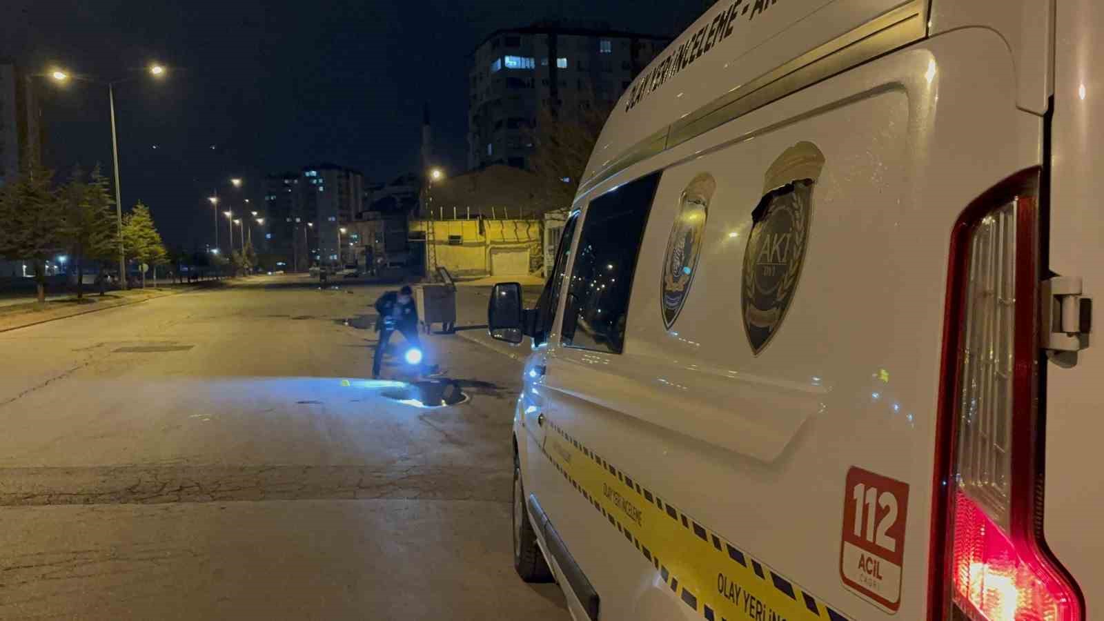 Bıçaklı kavgada ağabey-kardeş yaralandı: 2 yaralı
