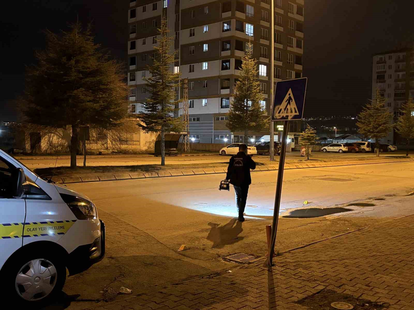 Bıçaklı kavgada ağabey-kardeş yaralandı: 2 yaralı
