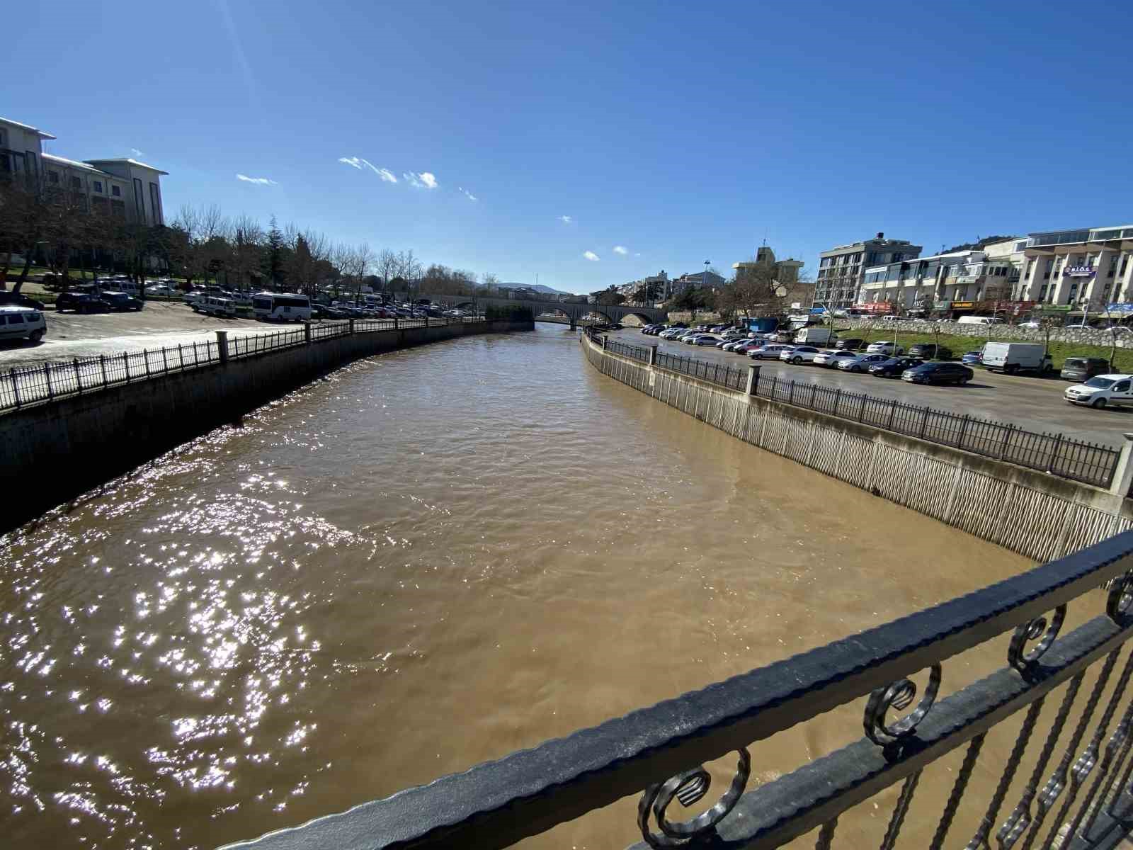 Biga’da taşan Kocabaş Çayı normale döndü

