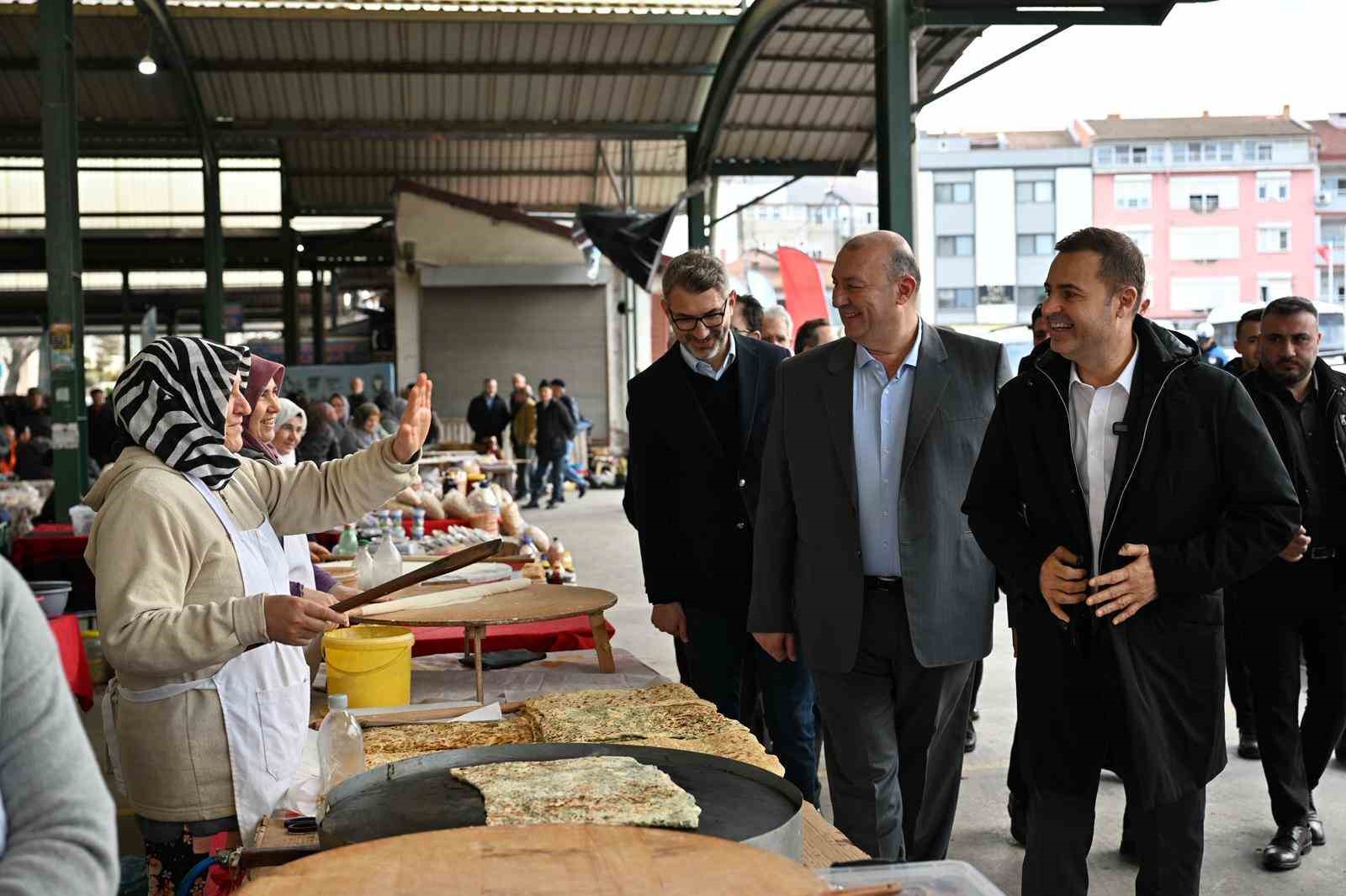 Bigadiçli üreticinin yüzünü Başkan Akın güldürdü
Bigadiçli üreticinin yüzünü Başkan Akın güldürdü