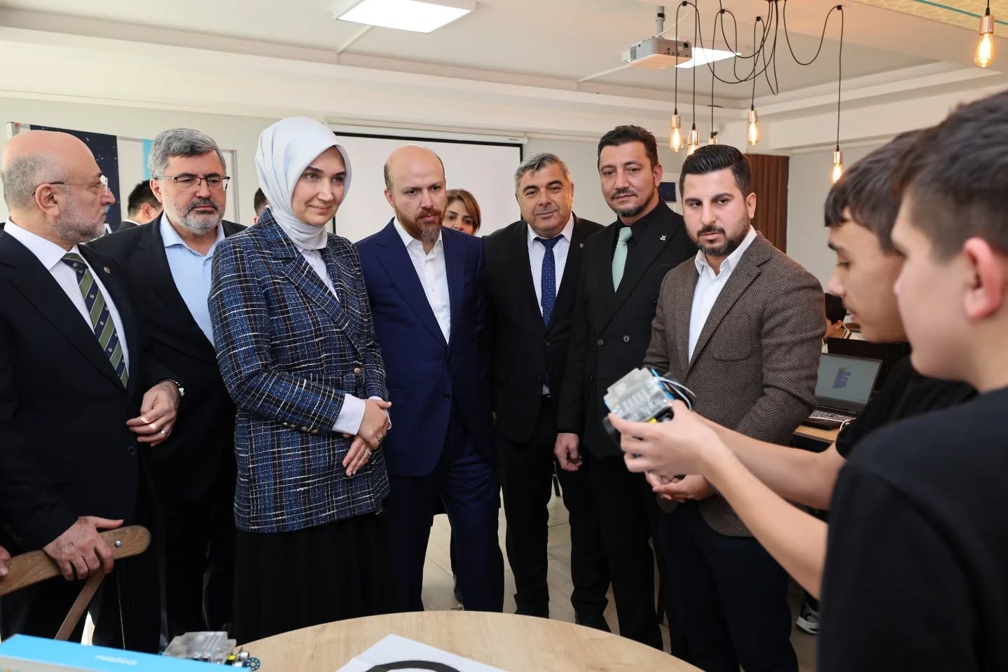 Bilal Erdoğan: "Siyasetçiler siyaseti için koşturacaklar, biz de sivil toplumda sivil toplum için koşturacağız ve buna devam edeceğiz"
