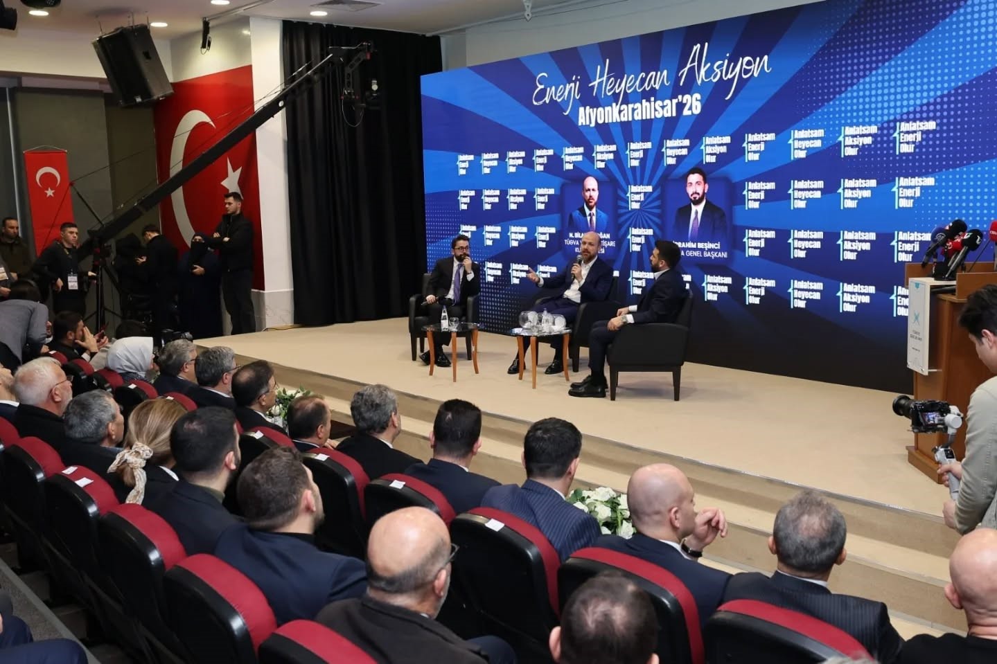 Bilal Erdoğan: "Siyasetçiler siyaseti için koşturacaklar, biz de sivil toplumda sivil toplum için koşturacağız ve buna devam edeceğiz"
