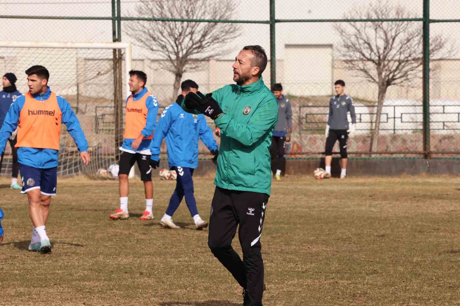 Bilal Kısa: "Şampiyonluk yarışında Galatasaray’ı önde görüyorum"
Bilal Kısa: "Şampiyonluk yarışında Galatasaray’ı önde görüyorum"