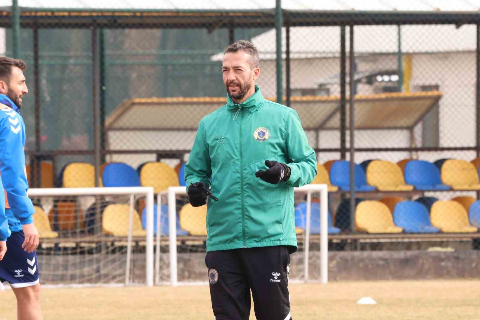 Bilal Kısa: "Şampiyonluk yarışında Galatasaray’ı önde görüyorum"
Bilal Kısa: "Şampiyonluk yarışında Galatasaray’ı önde görüyorum"