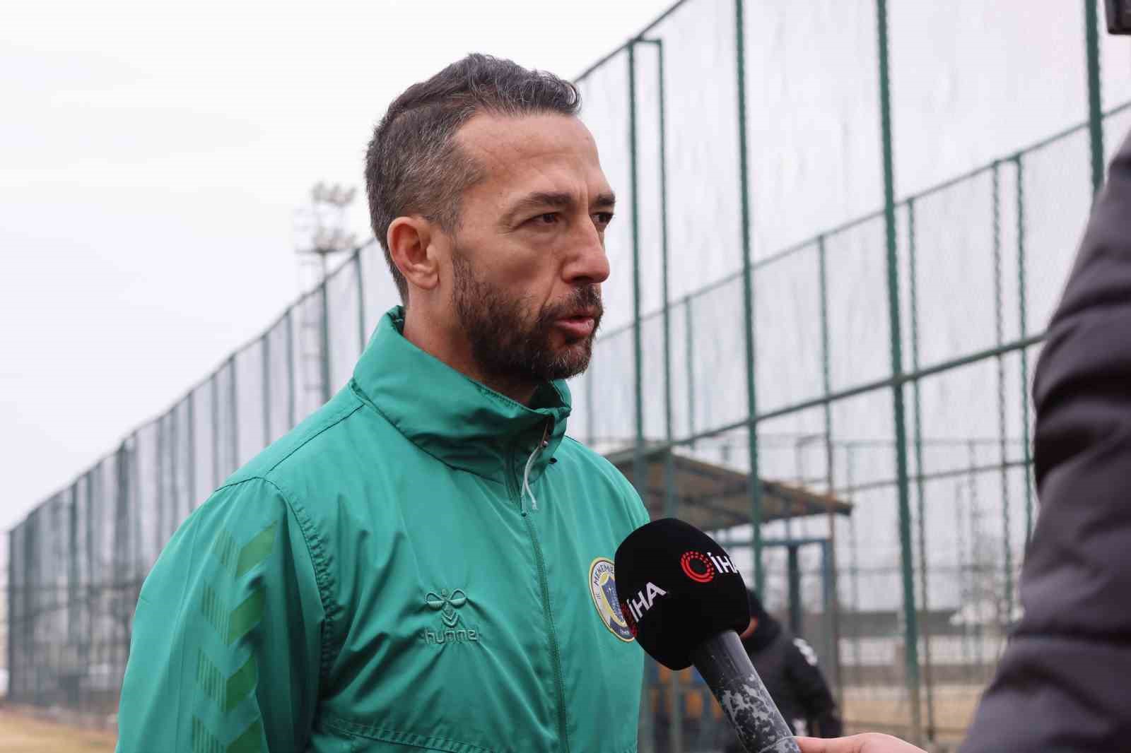 Bilal Kısa: "Şampiyonluk yarışında Galatasaray’ı önde görüyorum"
Bilal Kısa: "Şampiyonluk yarışında Galatasaray’ı önde görüyorum"