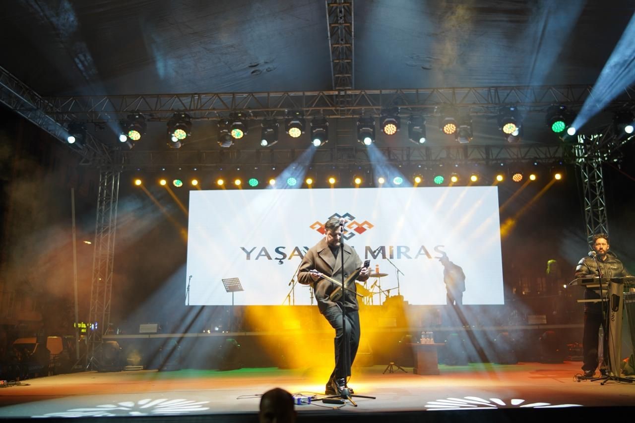 Bilecik Cumhuriyet Meydanı’nda Ekin Uzunlar konseri
