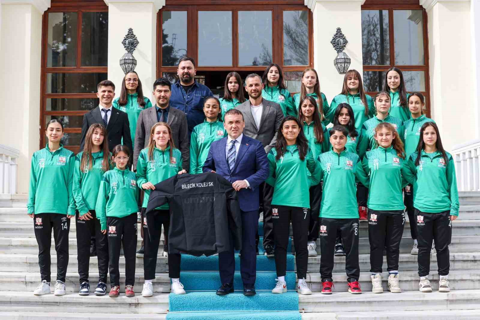 Bilecik Kolej Spor Kulübü’nden Vali Faik Oktay Sözer’e ziyaret
