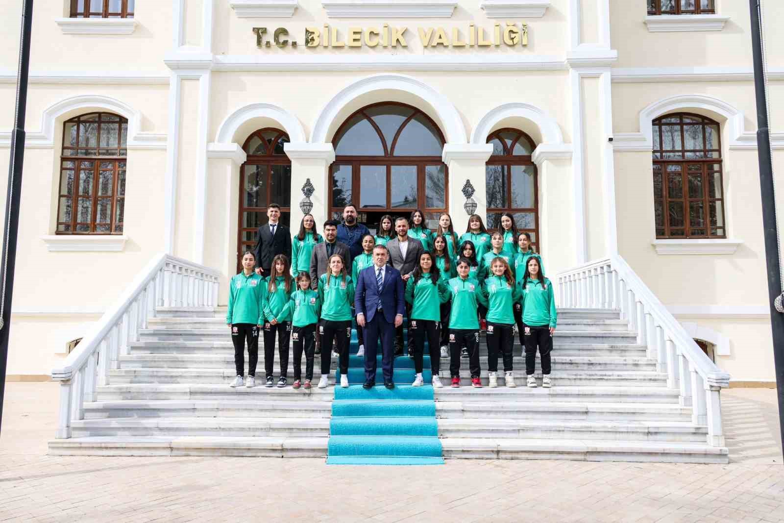 Bilecik Kolej Spor Kulübü’nden Vali Faik Oktay Sözer’e ziyaret
