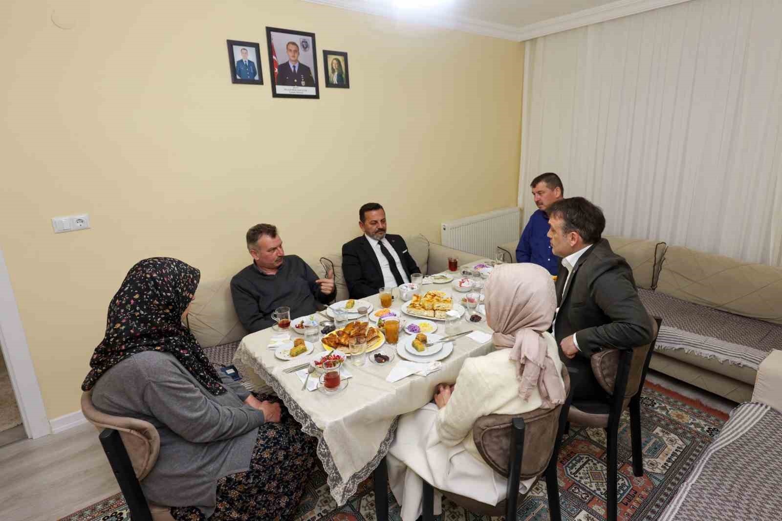 Bilecik protokolü şehit ve gazi aileleriyle iftarda buluştu
