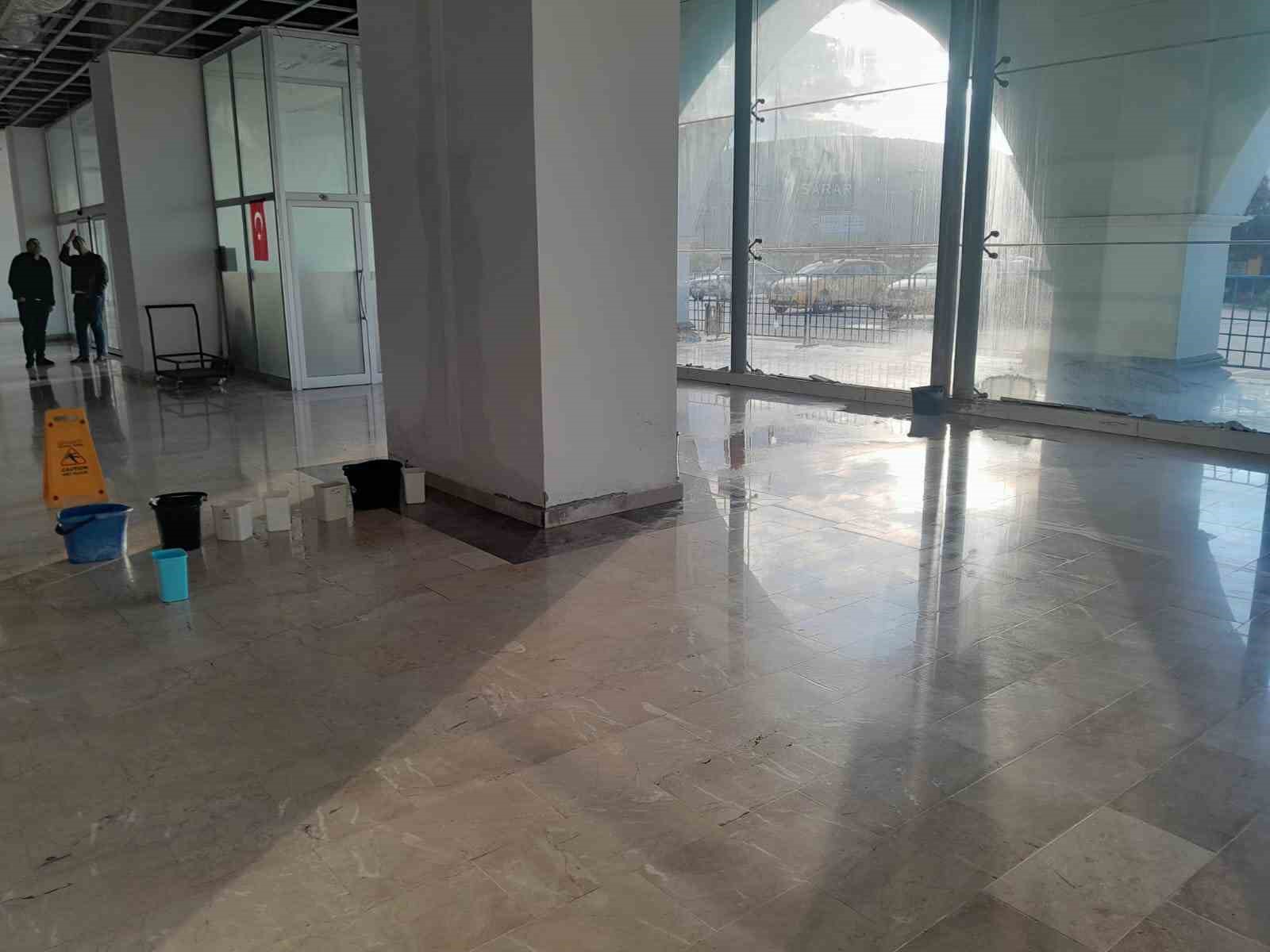 Bilecik Şehirlerarası Otobüs Terminali hem vatandaşları hem de esnafı canından bezdirdi
