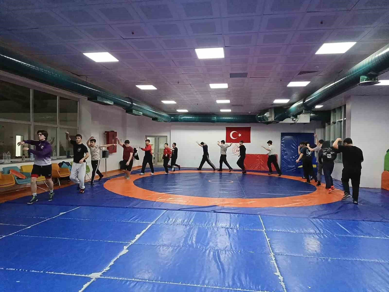 Bilecikli güreşçiler geleceğe hazırlanıyor
