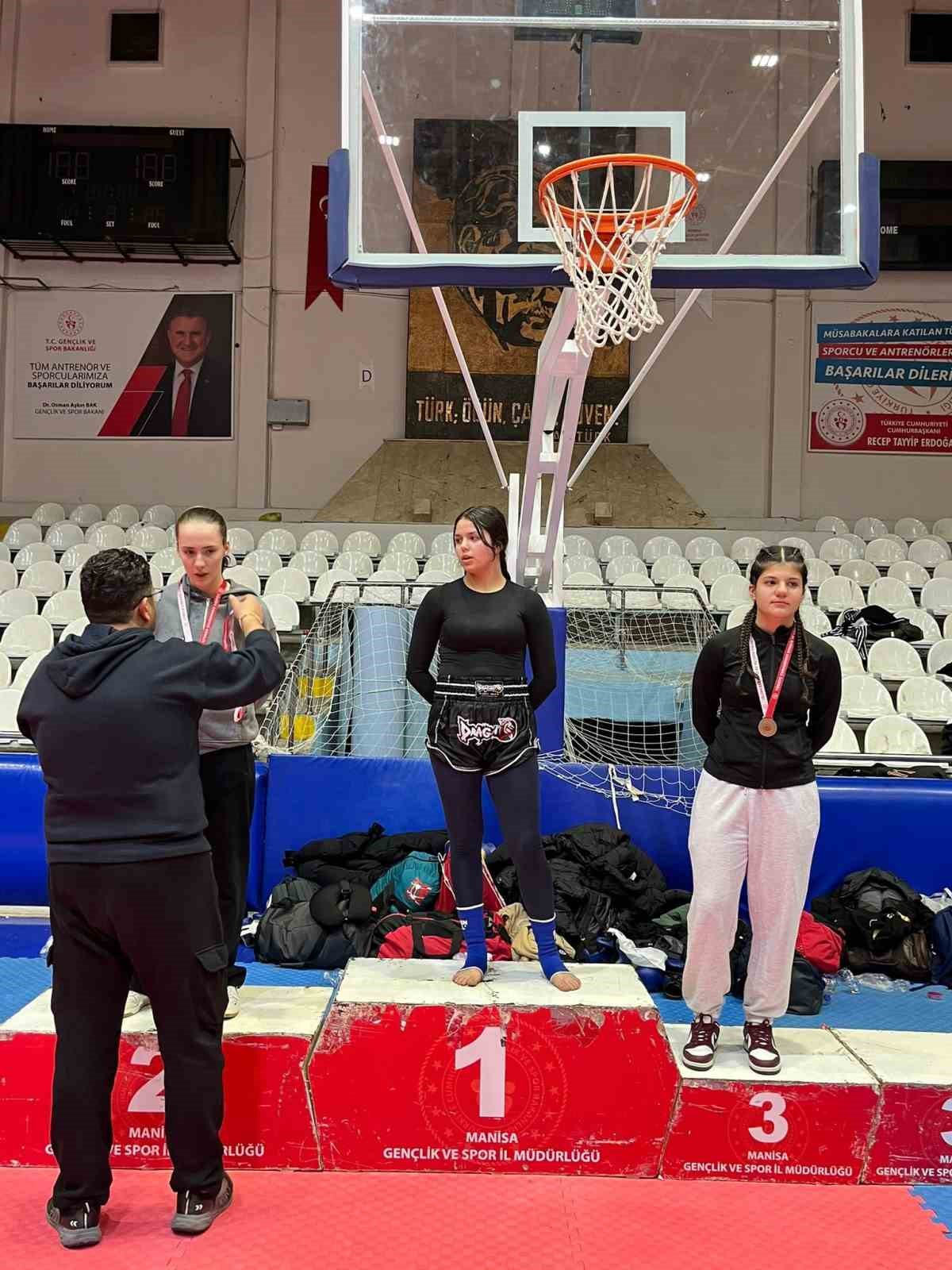 Bilecikli kick boksçular Manisa’da büyük başarı elde etti
