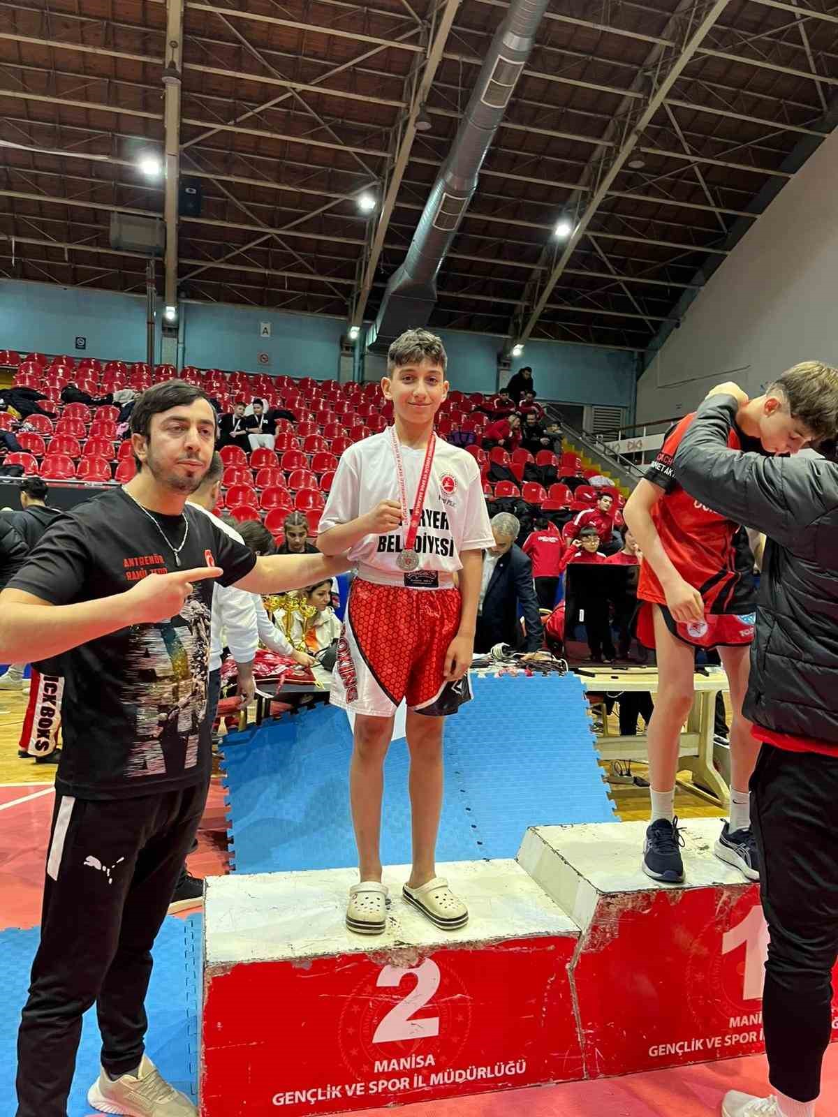 Bilecikli kick boksçular Manisa’da büyük başarı elde etti

