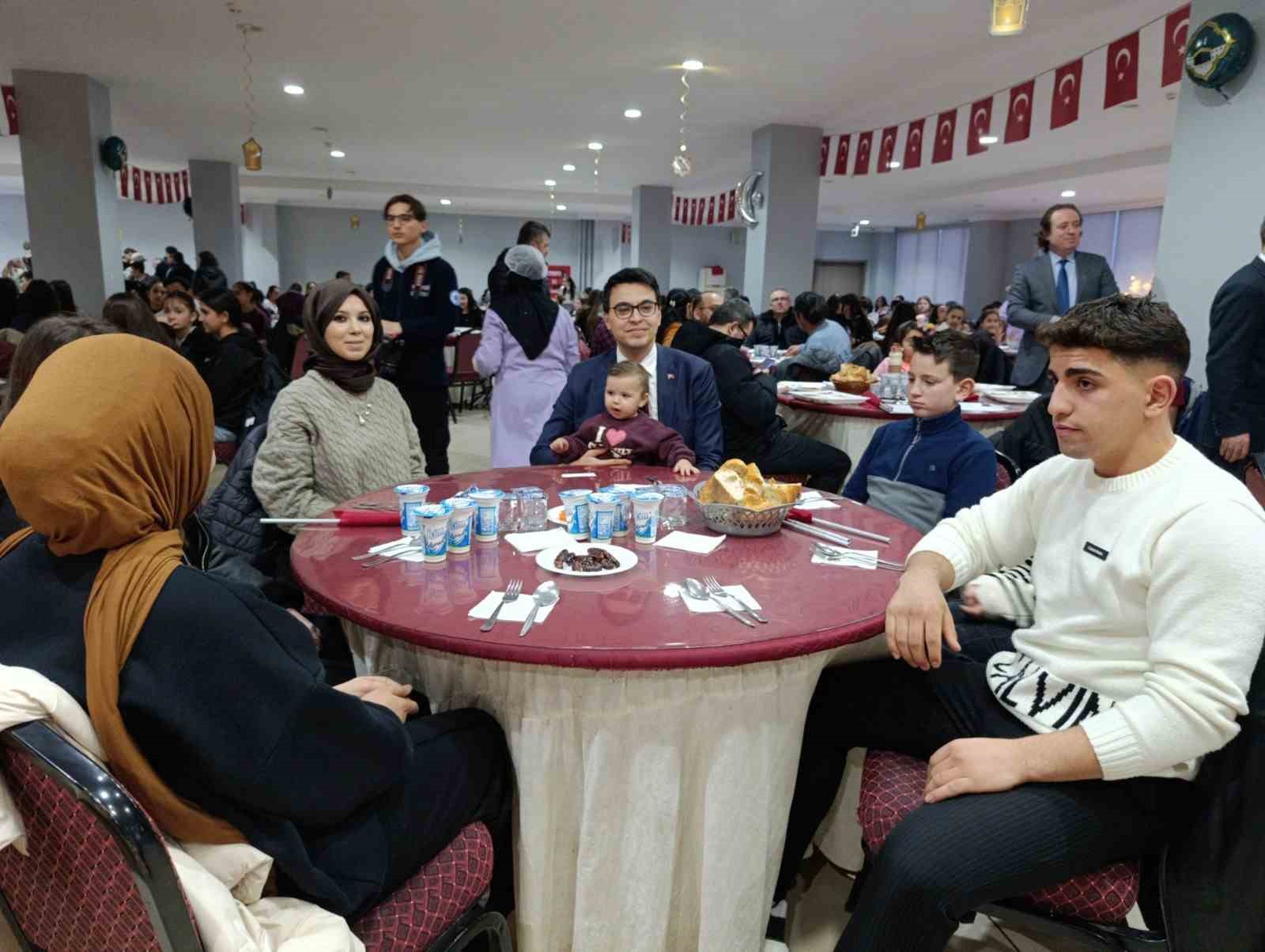 Bilecik’te 400 öğrenciyle dayanışma sofrası kuruldu
