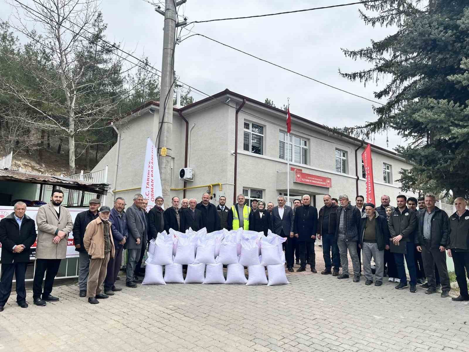 Bilecik’te 5 bin 150 kilogram nohut tohumu dağıtıldı
Bilecik’te 5 bin 150 kilogram nohut tohumu dağıtıldı