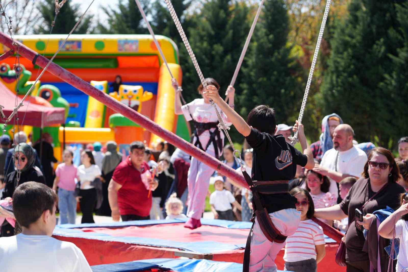 Bilecik’te 5 bin çocuk gönüllerince eğlendi
