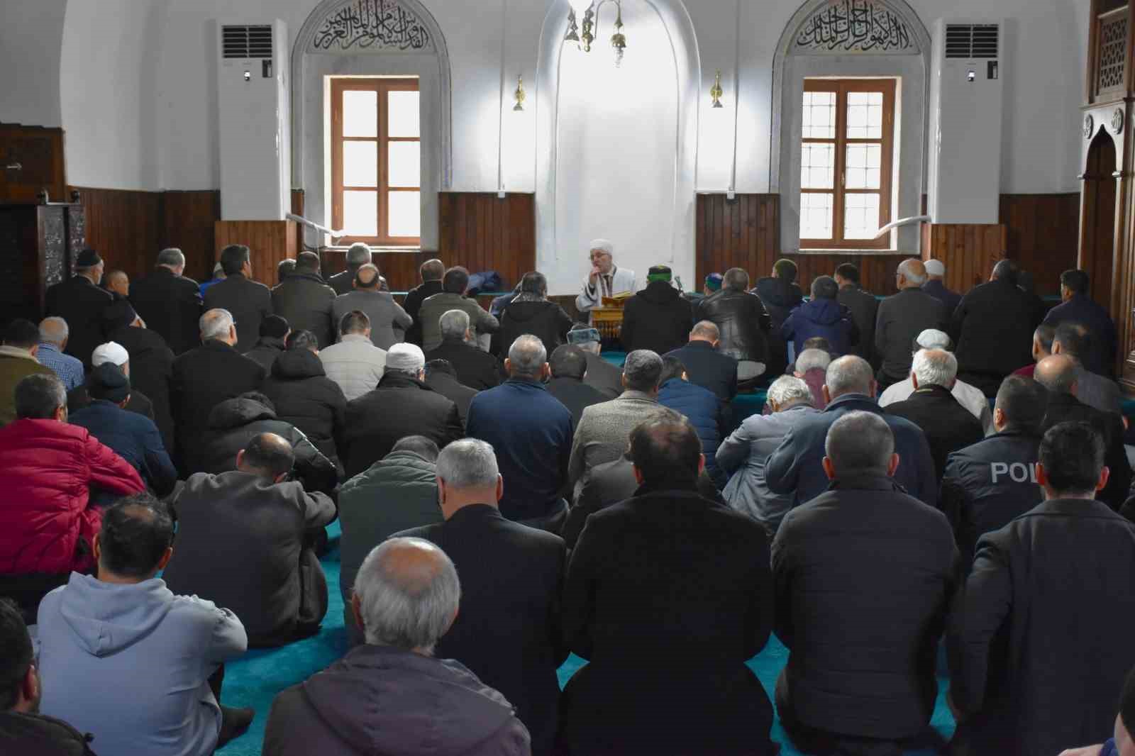 Bilecik’te 6 Şubat deprem şehitleri için Mevlid-i Şerif okundu
