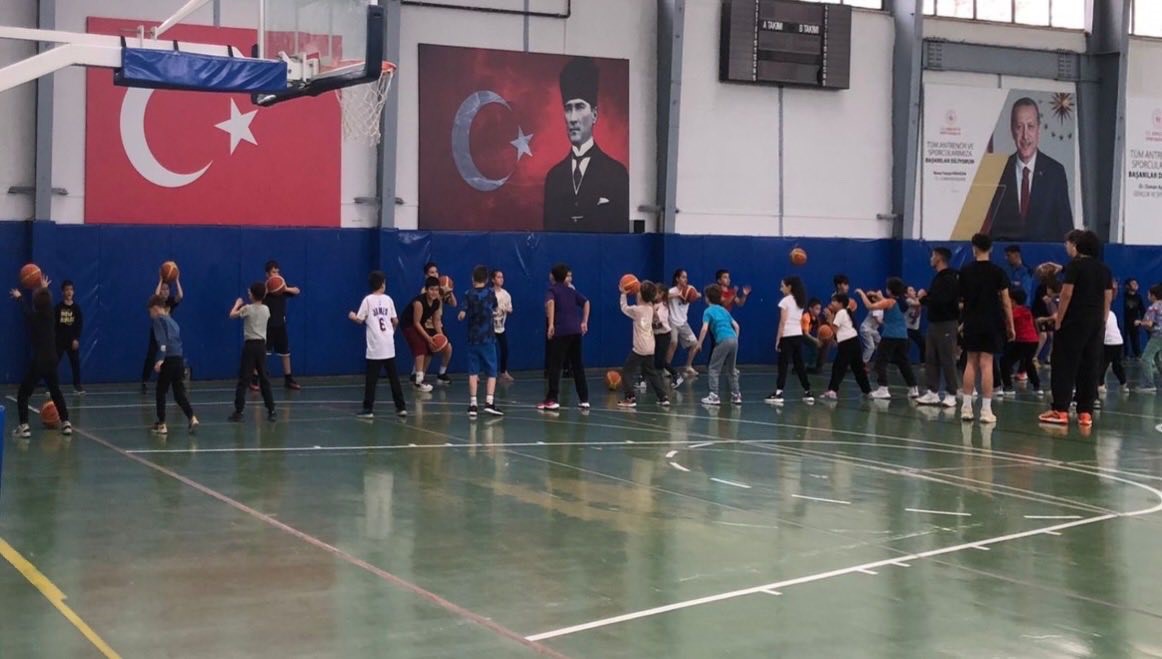 Bilecik’te basketbol okullarında disiplinli antrenmanlar sürüyor
