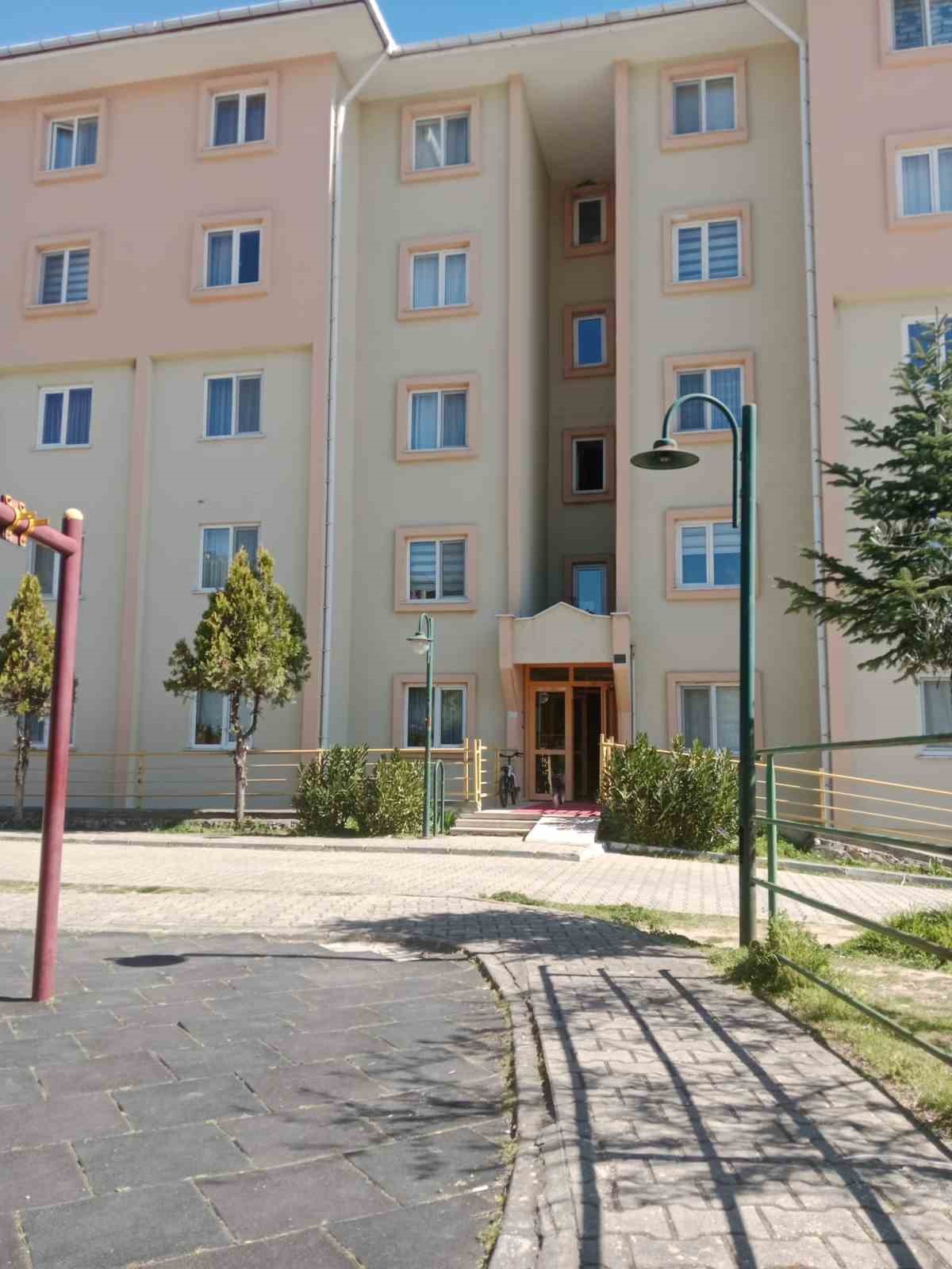 Bilecik’te bodrum katta kaçak yemek üretimine zabıta baskını
