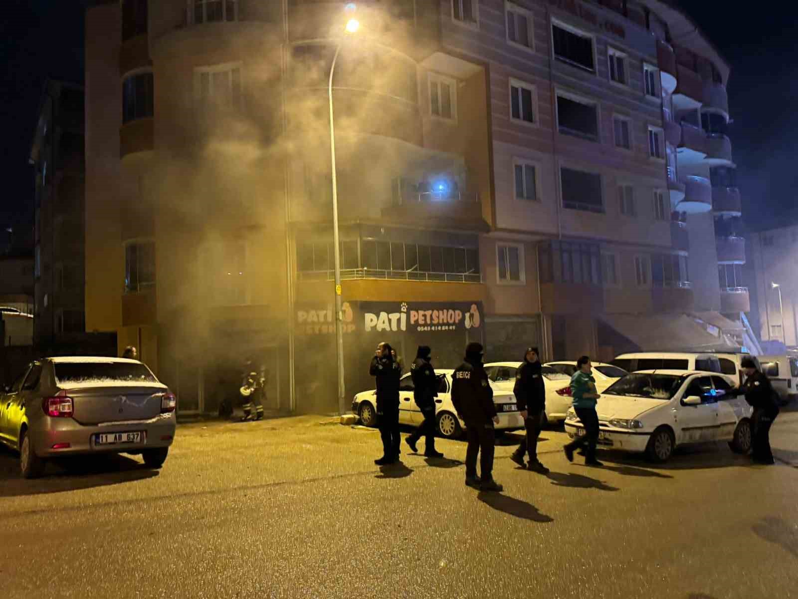 Bilecik’te çıkan yangında 5 kişi dumandan etkilendi
