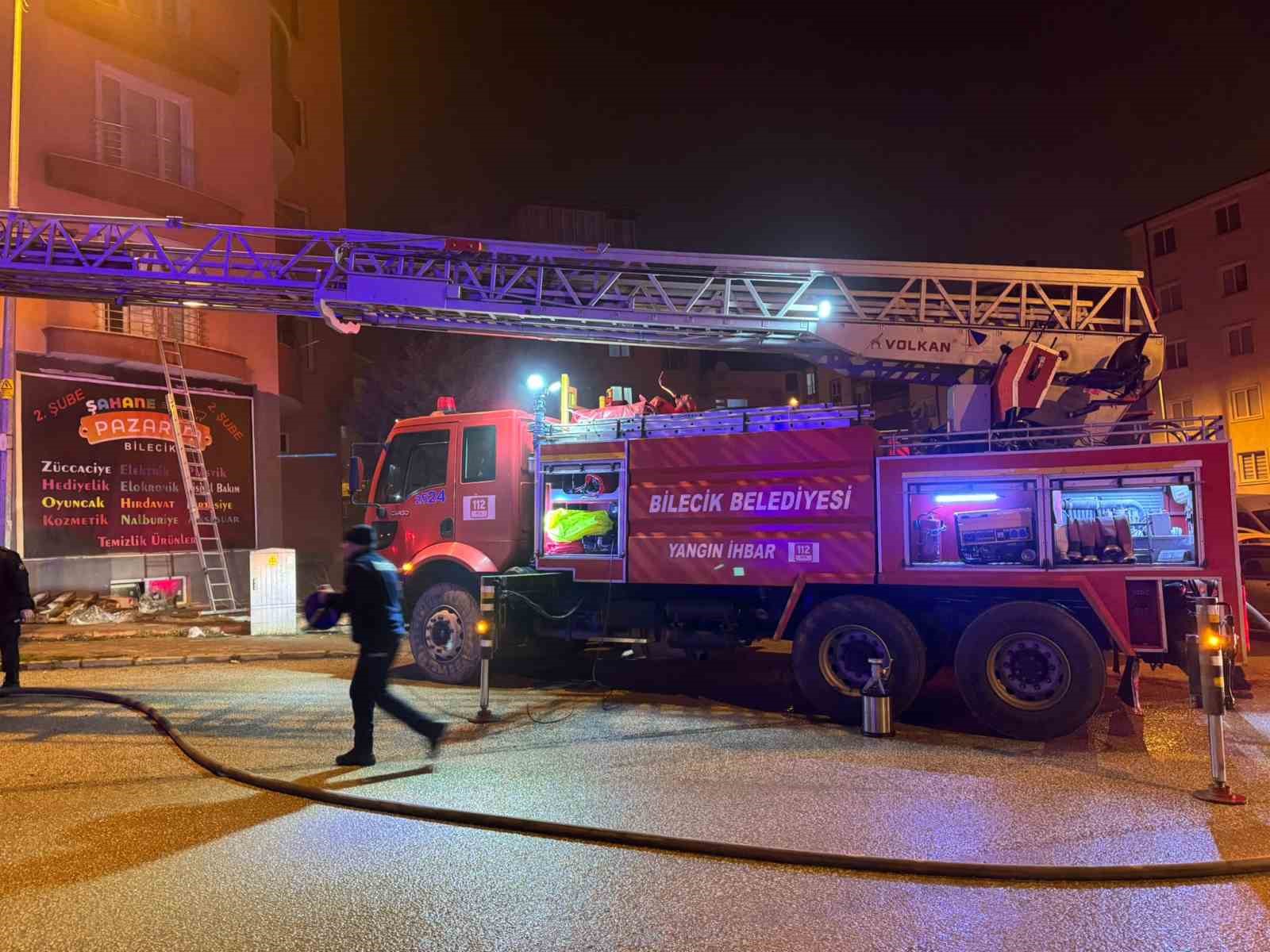 Bilecik’te çıkan yangında 5 kişi dumandan etkilendi
