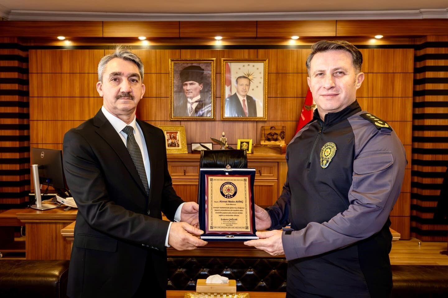 Bilecik’te emekliye ayrılan polis memuruna plaket
