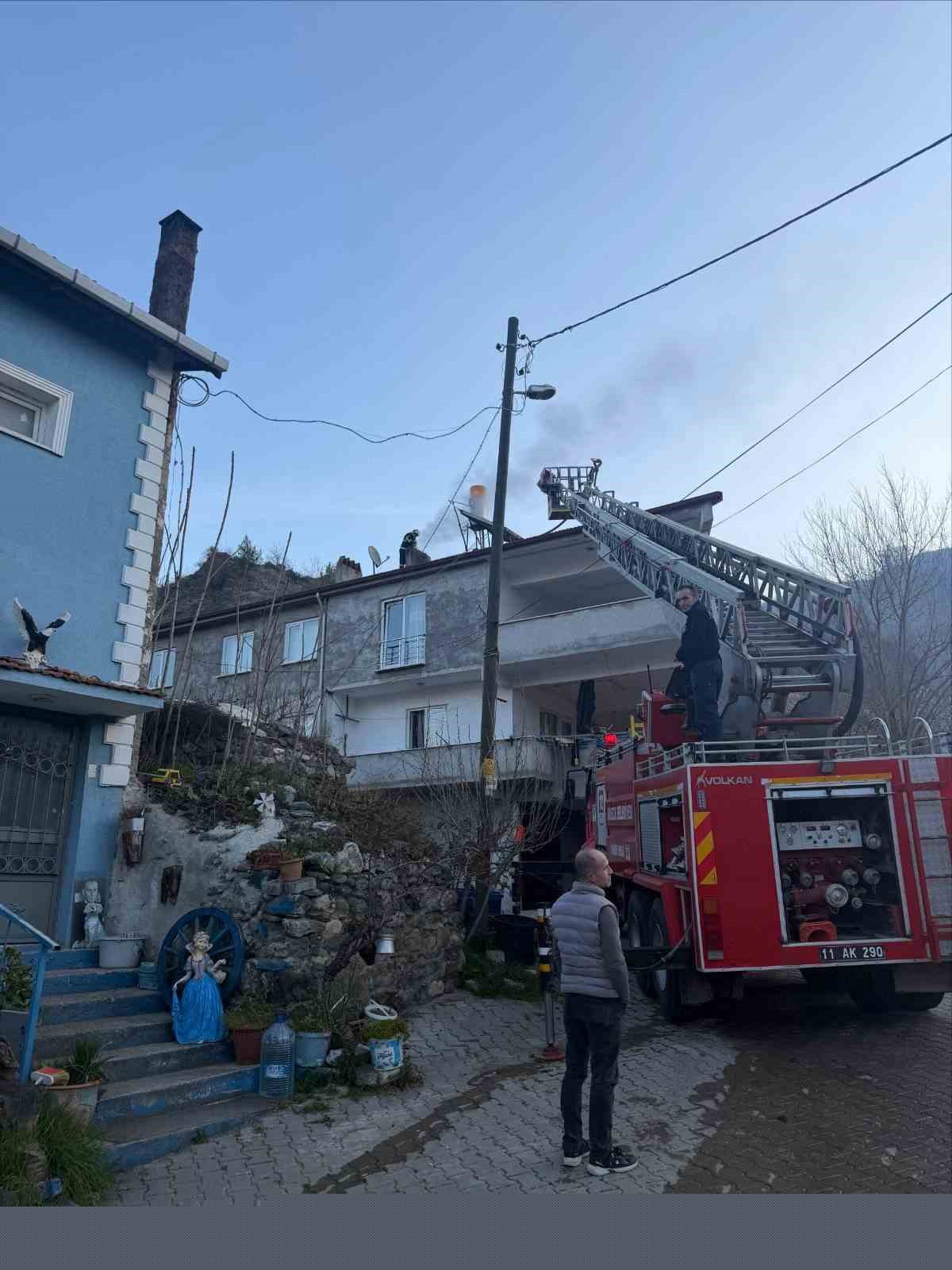 Bilecik’te evin bacasında çıkan yangın korkuttu
