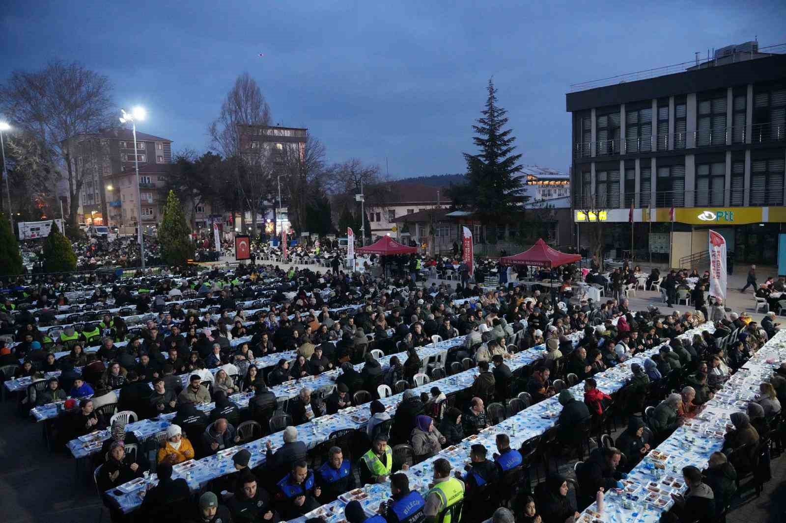 Bilecik’te iftar sevinci Cumhuriyet Meydanı’nda yaşandı

