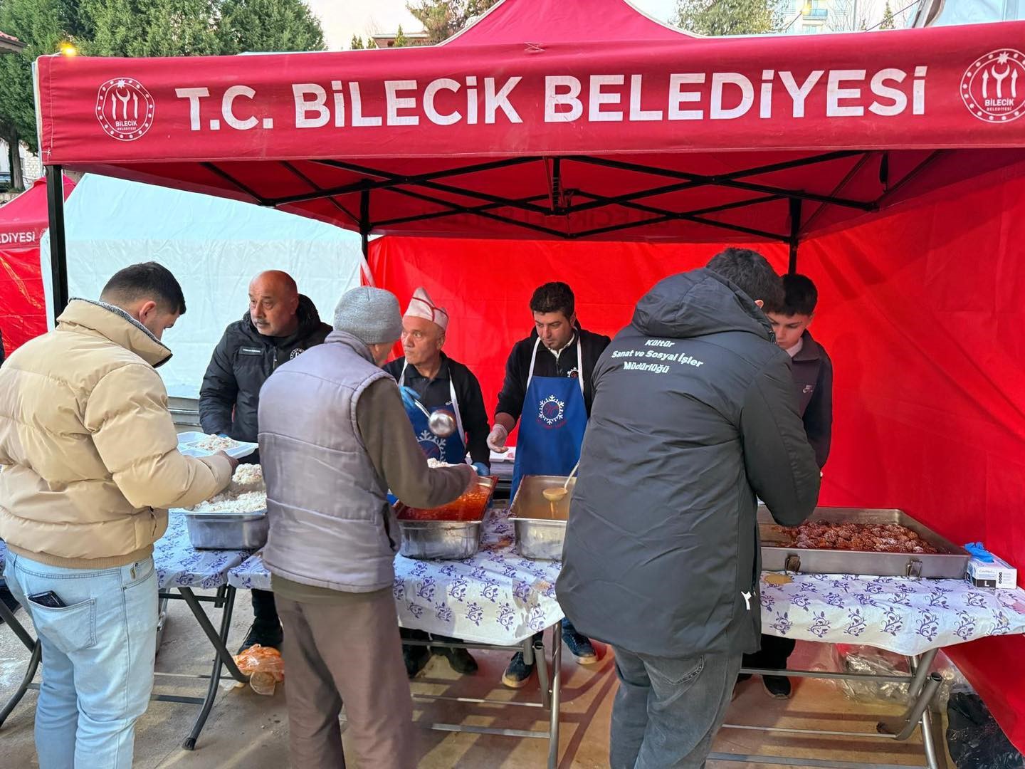 Bilecik’te ilk iftarda binlerce kişi aynı sofrada buluştu
