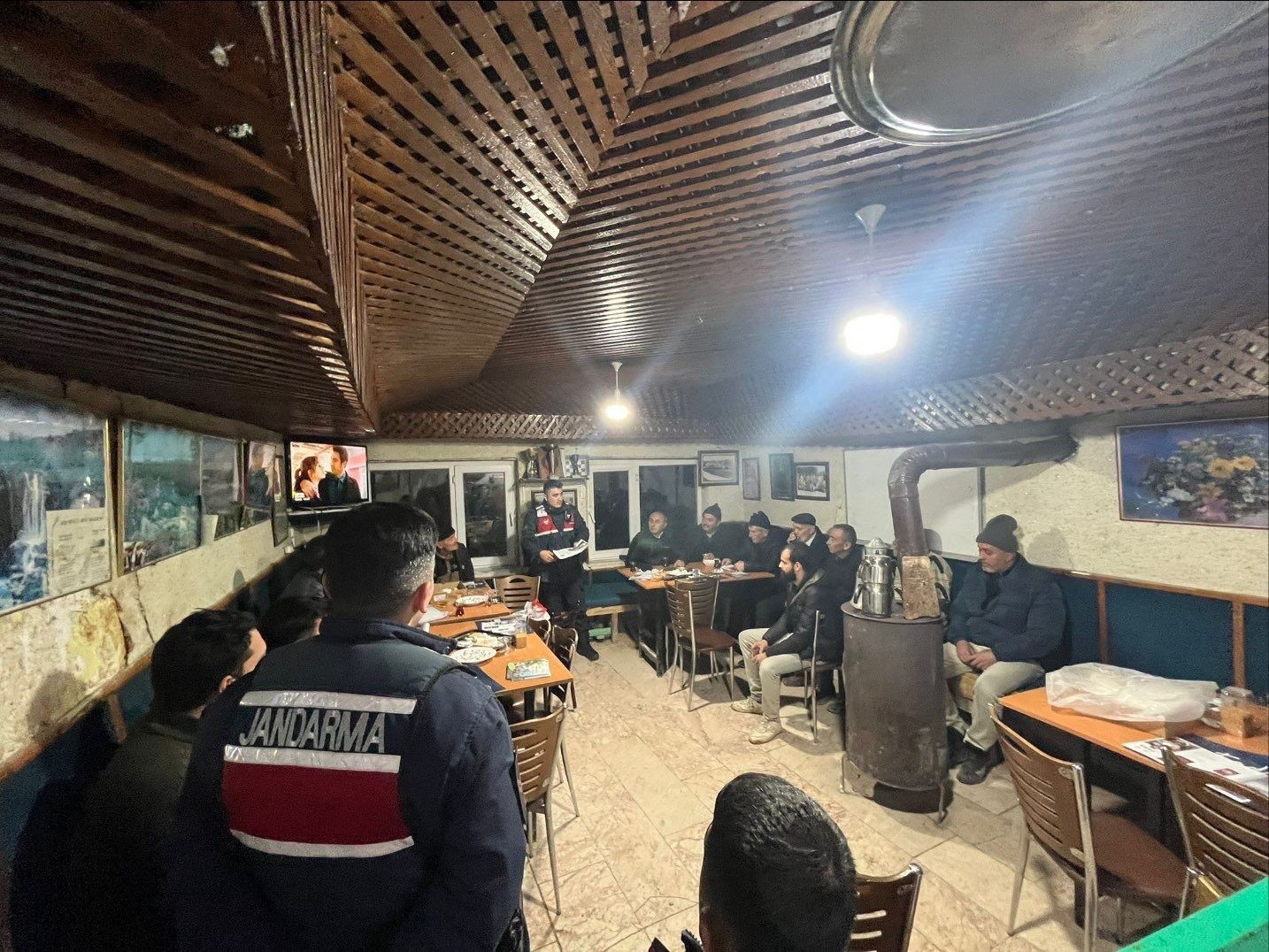 Bilecik’te jandarmadan köy halkına asayiş ve güvenlik bilgilendirmesi
