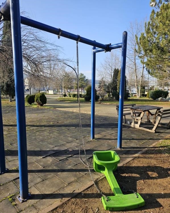 Bilecik’te kamuya ait banklara zarar verildi
