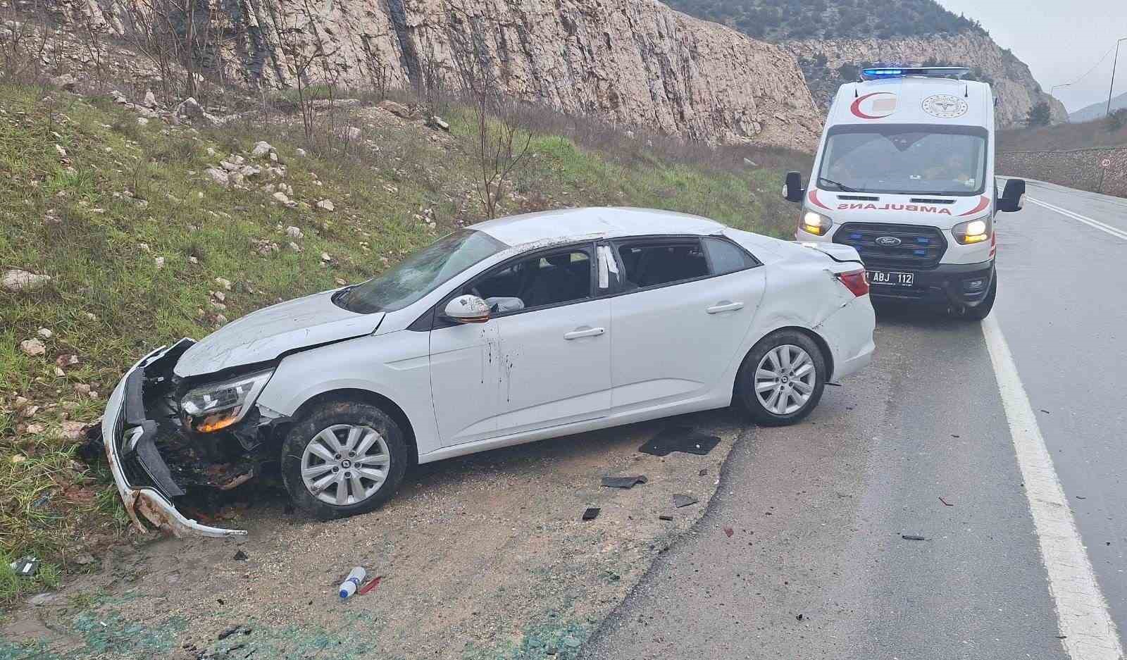 Bilecik’te kaygan yol kazaya neden oldu: 2 yaralı
