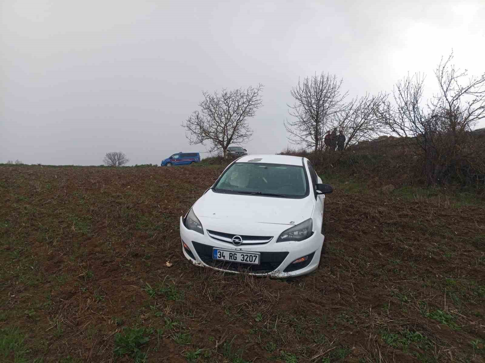 Bilecik’te kontrolden çıkan otomobil tarlaya uçtu, sürücüsü ağır yaralandı
