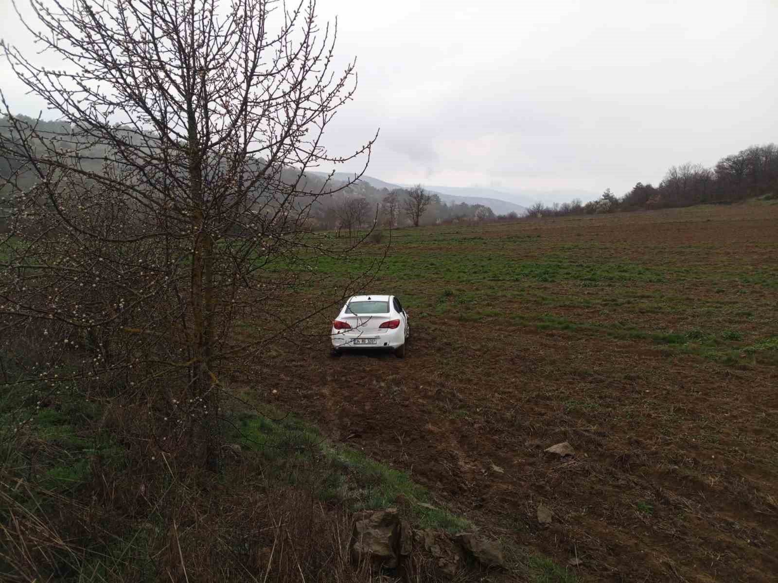 Bilecik’te kontrolden çıkan otomobil tarlaya uçtu, sürücüsü ağır yaralandı
