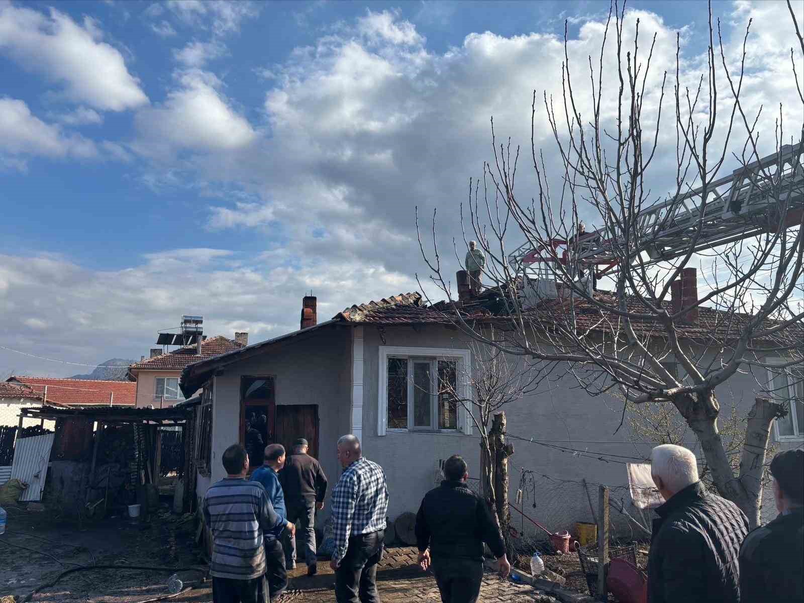 Bilecik’te kullanılmayan kömür kazanından yangın çıktı
