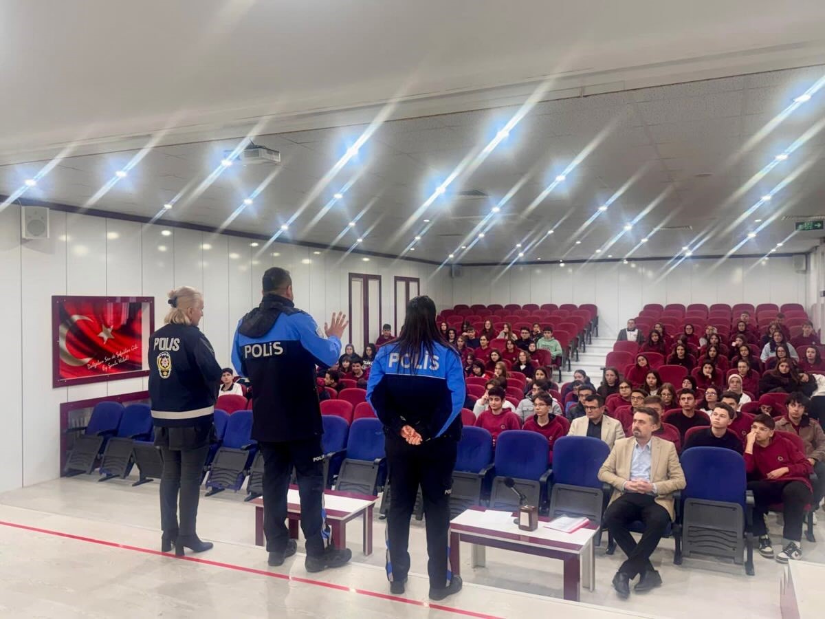 Bilecik’te öğrencilere güvenlik ve zorbalık eğitimi
