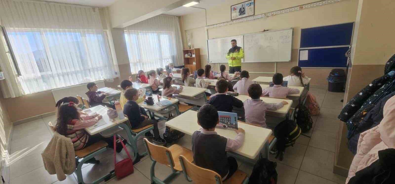 Bilecik’te öğrencilere trafik eğitimi verildi
