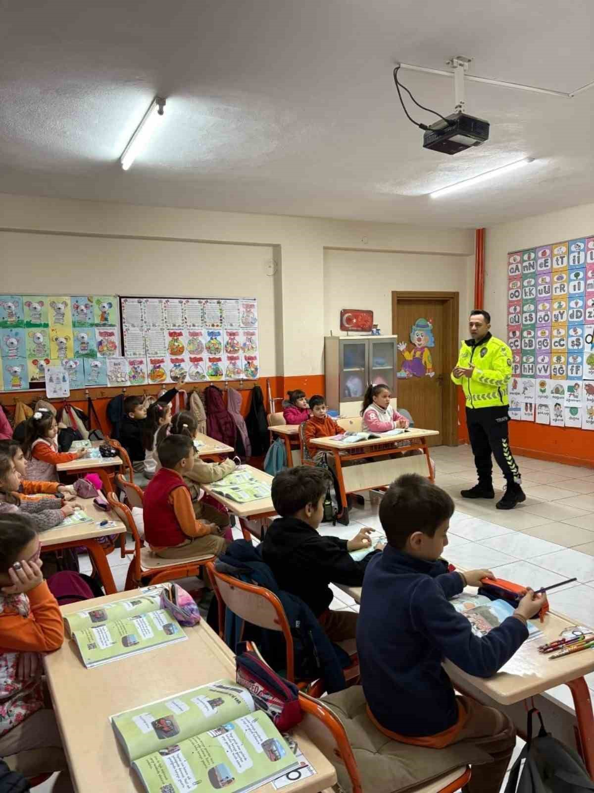 Bilecik’te öğrencilere trafik eğitimi
