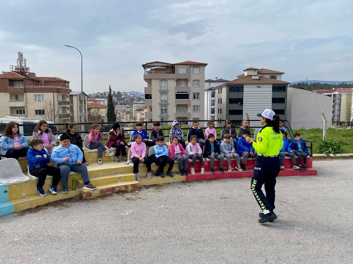 Bilecik’te öğrencilere uygulamalı trafik eğitimi

