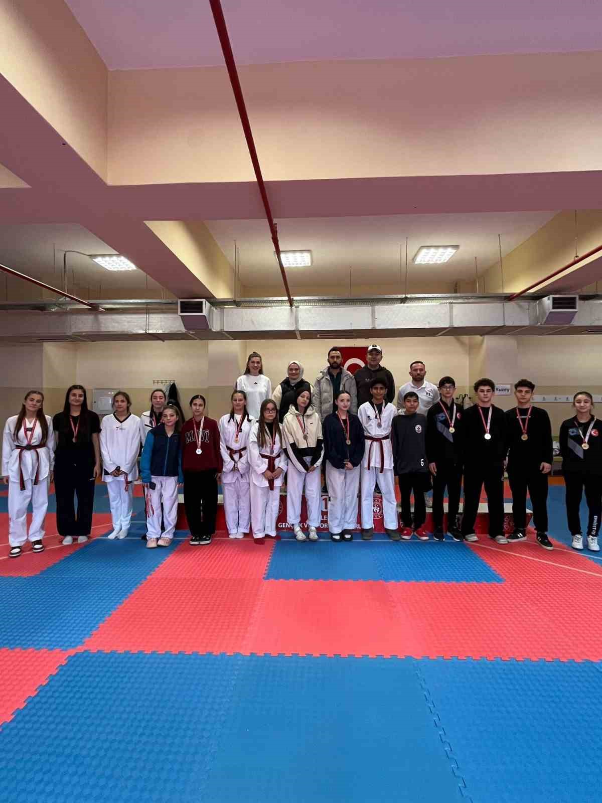Bilecik’te okul spor faaliyetleri Taekwondo Gençler İl Birinciliği tamamlandı
