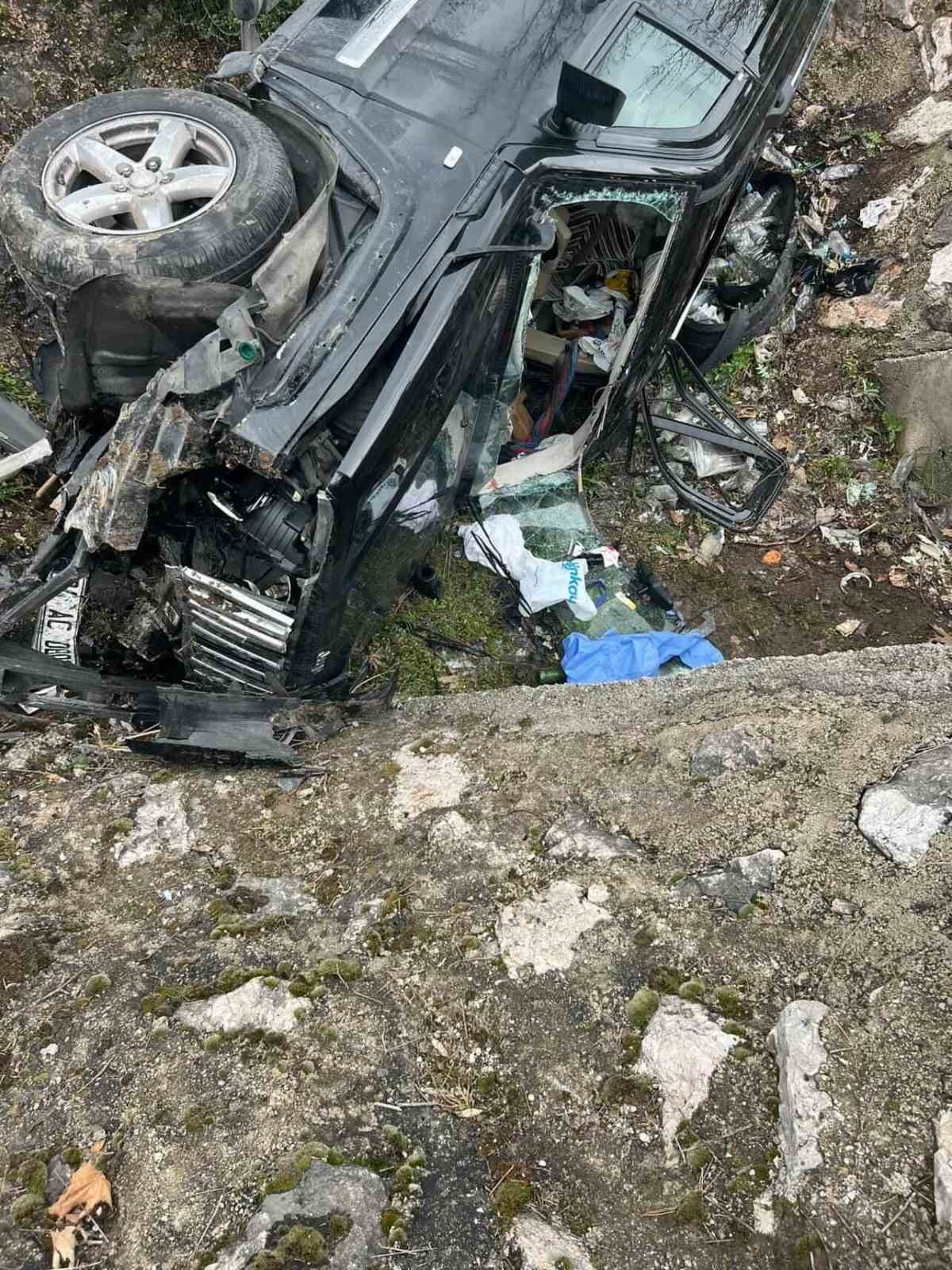 Bilecik’te otomobil takla attı: 2 yaralı
