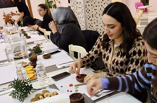 Bilecik’te polis eşlerinden dayanışma dolu mum atölyesi
