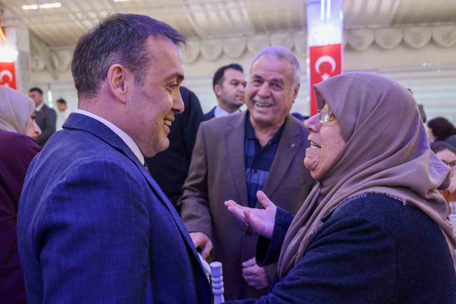 Bilecik’te şehit yakınlar ve gaziler, ’Büyük Aile Sofrası’nda buluştu
Bilecik’te şehit yakınlar ve gaziler, ’Büyük Aile Sofrası’nda buluştu