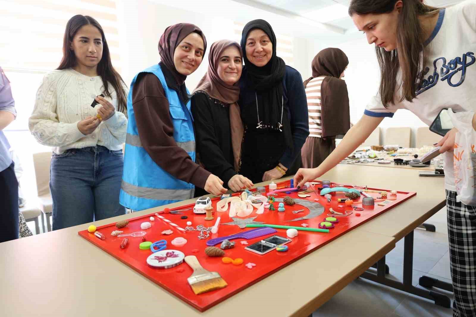 Bilecik’te sıfır atık etkinliğinde atıklarla Türk bayrağı oluşturuldu
